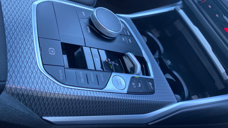 BMW 3 Series 330e xDrive M Sport 4dr Step Auto Saloon